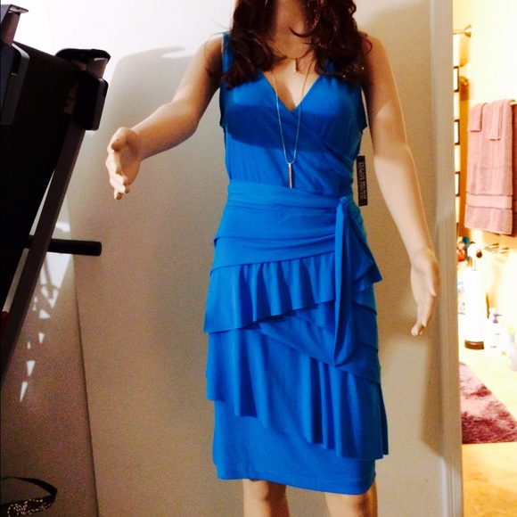 CHIC  dress add to bundle for discount. - Picture 3 of 4