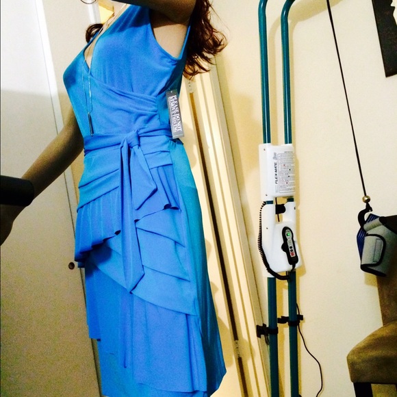 CHIC  dress add to bundle for discount. - Picture 4 of 4