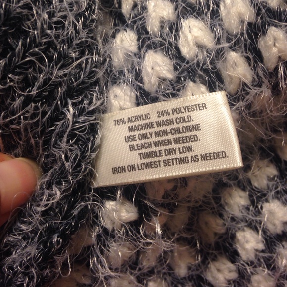 I❤️RANSOM fuzzy Sweater - Picture 4 of 4