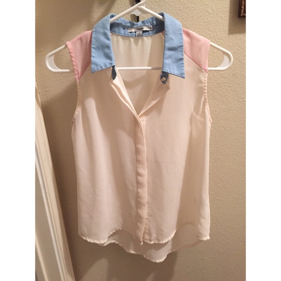 Cute top 💁🏻 - Picture 1 of 1
