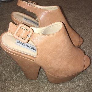 Peep toe platform heel