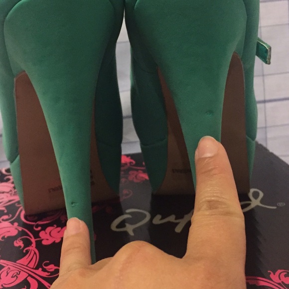 SEA GREEN HEELS - Picture 2 of 4