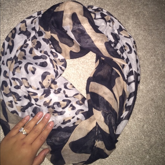 Fall scarf - Picture 3 of 3