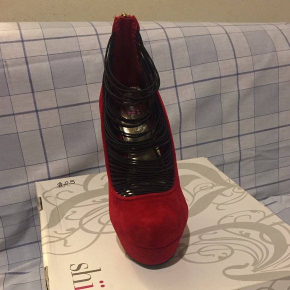 SEXY RED SUEDE SHOE - Picture 3 of 4