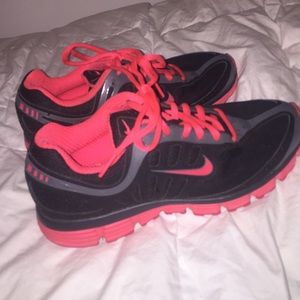 Pink nike free run tennis shoes