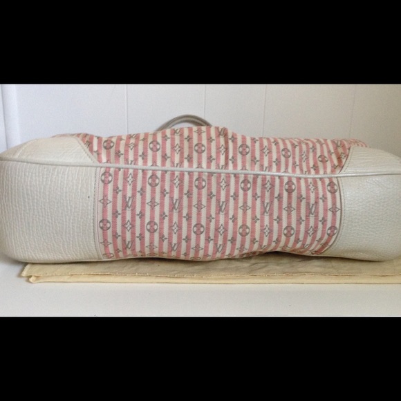 LOUIS VUITTON
Hobo Bag - Picture 2 of 4