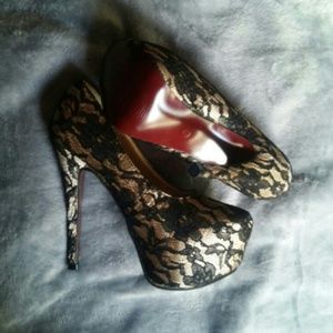 🆕Nude Red Bottoms Lace Pumps