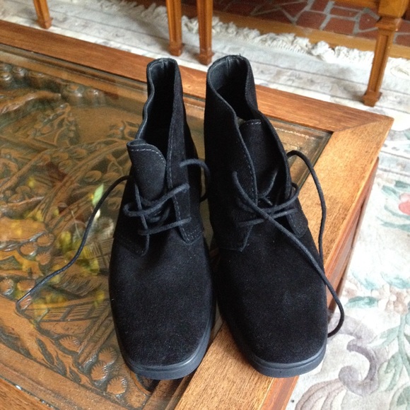 Comfortable black suede ankle boots