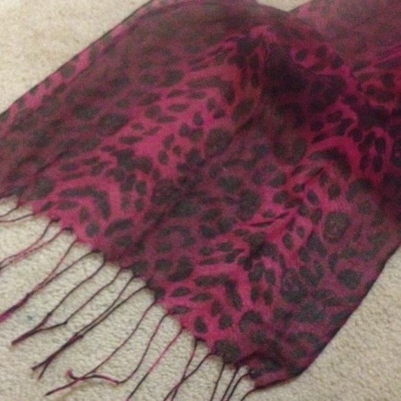 Leopard/skull scarf