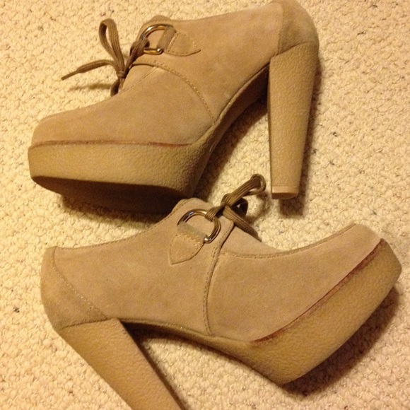 Awesome Michael Kors suede bootie - Picture 2 of 4