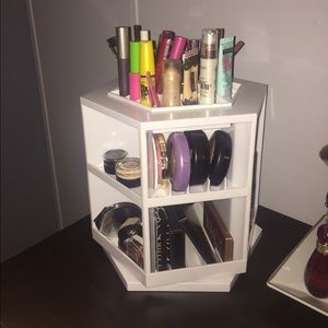 Spinning makeup organizer