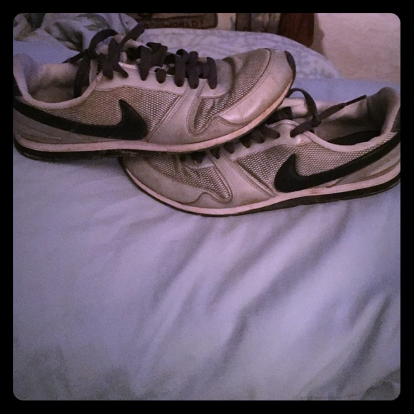 Nike Eclipse Tennis Shoes