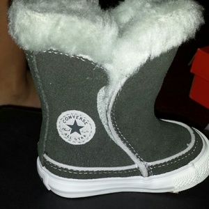 Brandnew converse boots