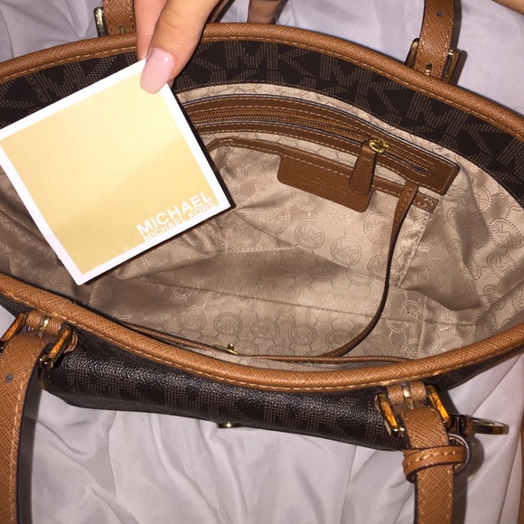 Michael Kors shoulder bag! 💞 - Picture 2 of 4