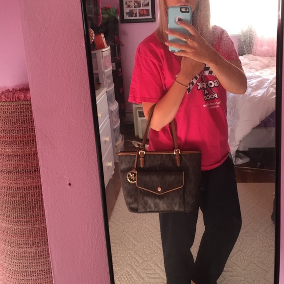 Michael Kors shoulder bag! 💞 - Picture 3 of 4