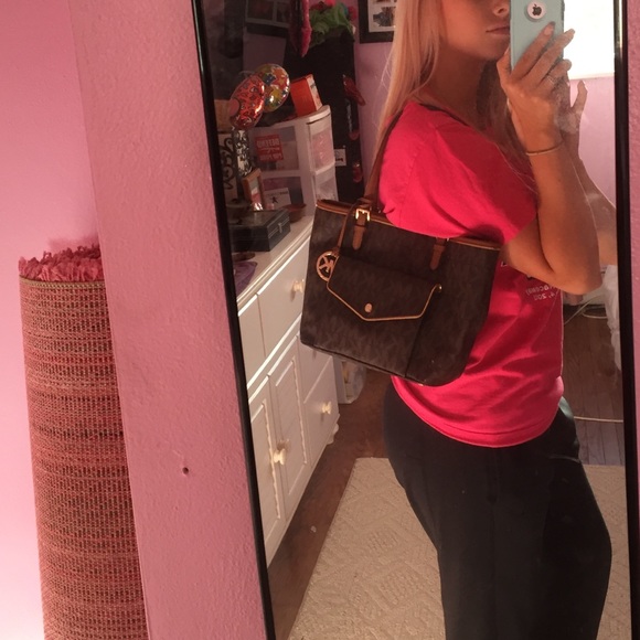 Michael Kors shoulder bag! 💞 - Picture 4 of 4