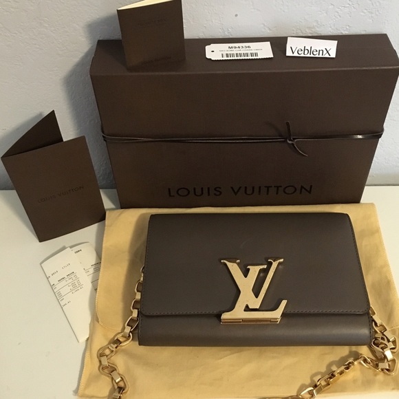 LOUIS VUITTON
Chain Gm Granit Cross Body Bag