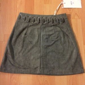 Reserved! Sorry guys, thanks.