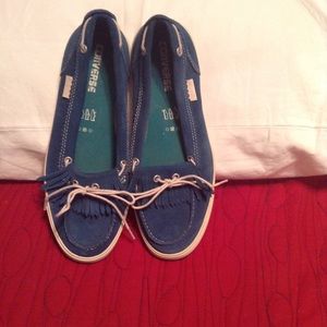 Converse loafer/tennis shoe