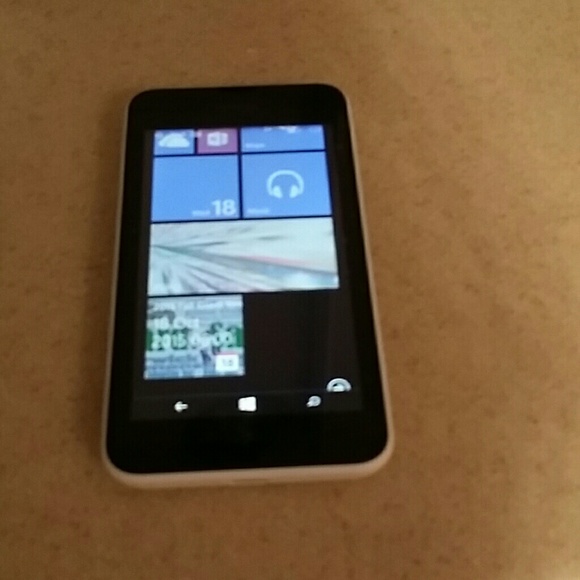 Nokia lumina 530 cell phone. Sold - Picture 2 of 4