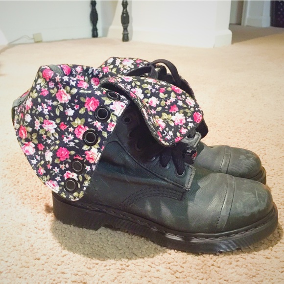 Dr Martens Triumph Floral Lined Boots