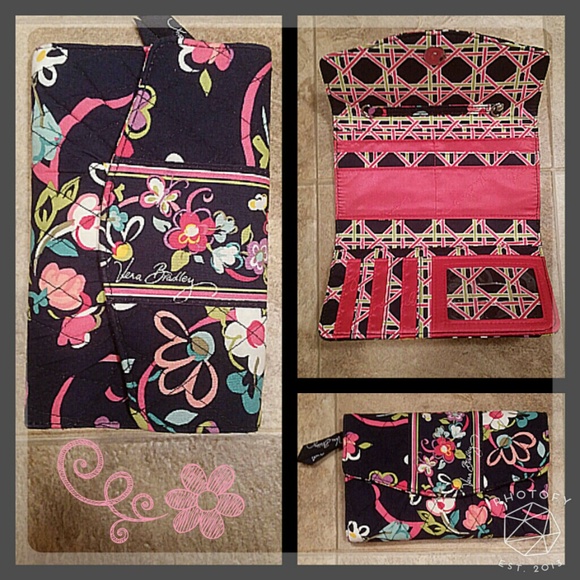 Vera Bradley Handbags - Beautiful EUC Blue Floral VERA BRADLEY Wallet