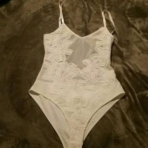 White floral sz small bodysuit