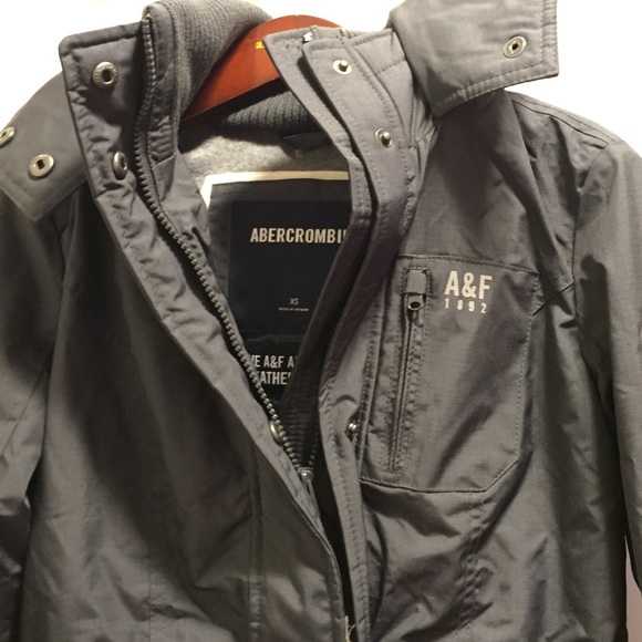 A&F lightweight all season weather warrior coat. - Picture 3 of 4