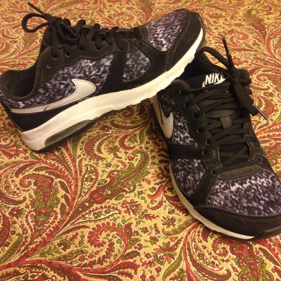 NIKE AIR RUNNING SHOES👟👟👟👟
