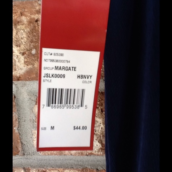 💙 Cute Skirt in Navy Blue . NWT. - Picture 2 of 2