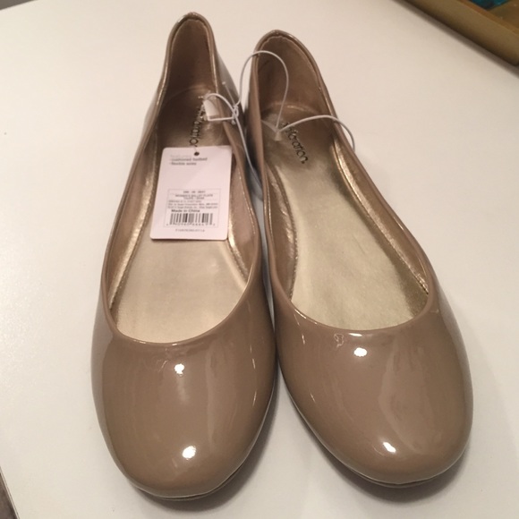 NWT Nude Flats