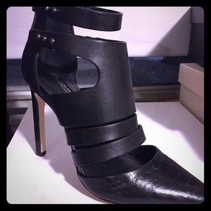 Bcbgeneration black pumps