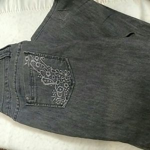 Elle jeans