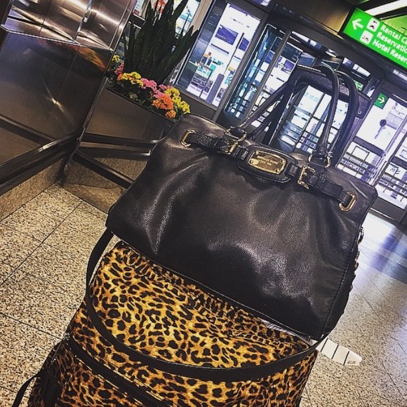 Michael Kors Authentic Black leather Bag 💫