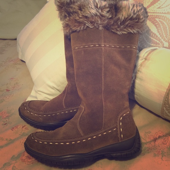 Brown suede fur topped winter boots