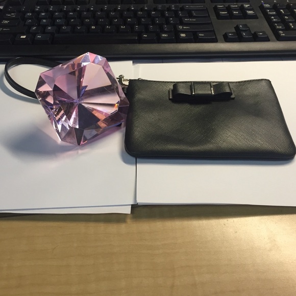 Coach wristlet like new used once - Picture 1 of 2