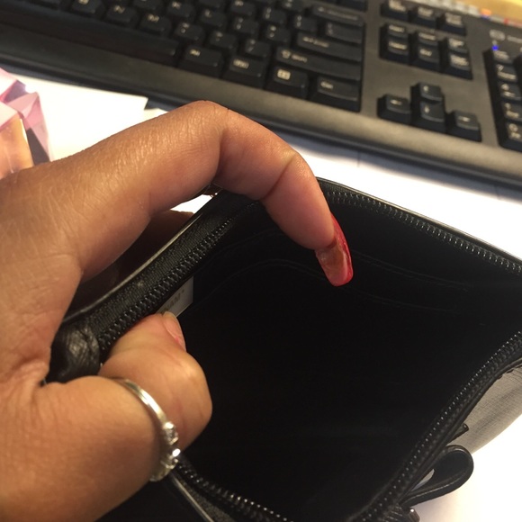 Coach wristlet like new used once - Picture 2 of 2