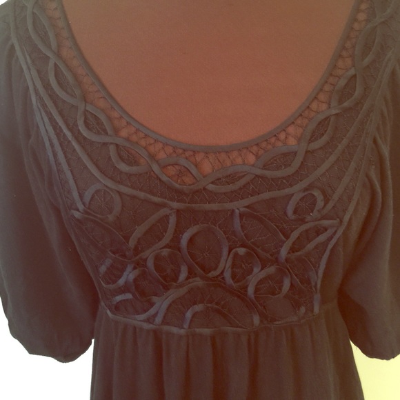 Elle black top