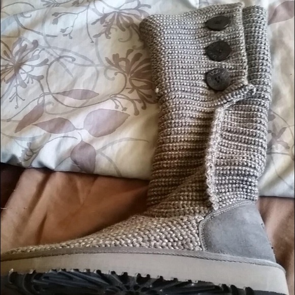 Gray knit uggs brandnew never worn,