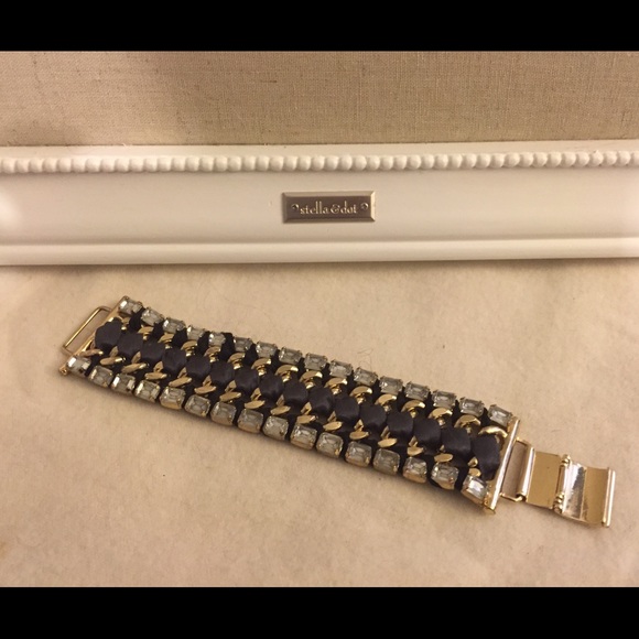 Tempest Necklace and Bracelet - Picture 3 of 4