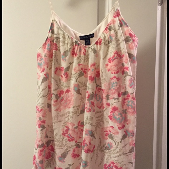 Pretty tank with pink and grey flowers