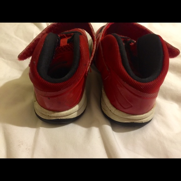 Toddler Nikes 9c - Picture 3 of 3