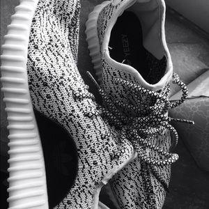 YEEZY women's 8 black and white Adidas