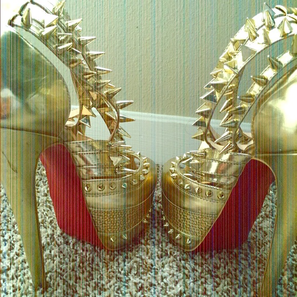 Gold spiked red bottoms 😍