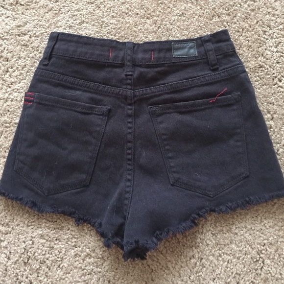 Black high waisted shorts - Picture 3 of 3