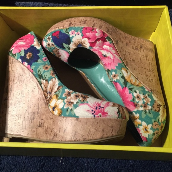 Charlotte Russe Wedges. Cute floral pattern.