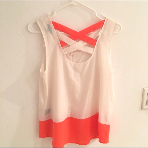 ✨ NWOT Color block top💕 - Picture 3 of 4