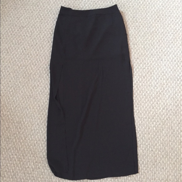 F21 Long black skirt - Picture 2 of 3