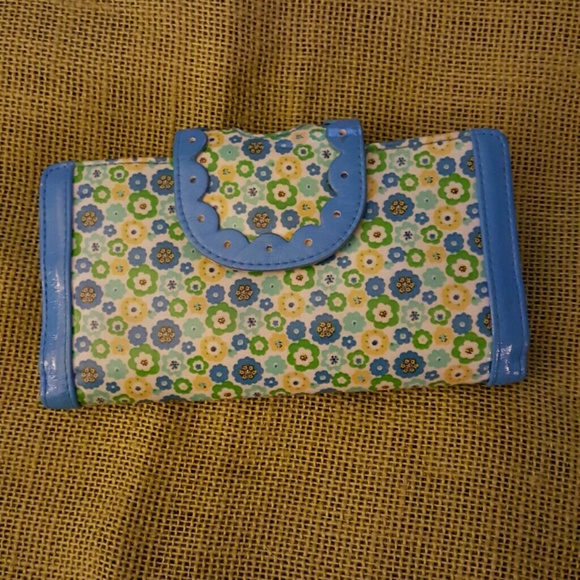 *Must Have Vera Bradley Frill Wallet*