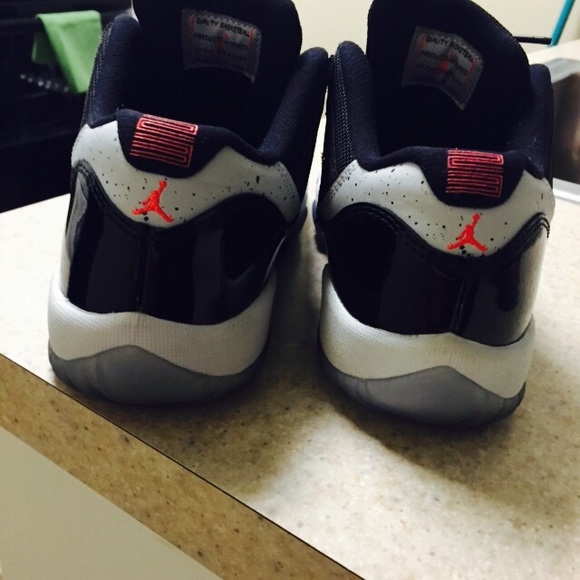 Low Infrared 11s - Picture 2 of 3